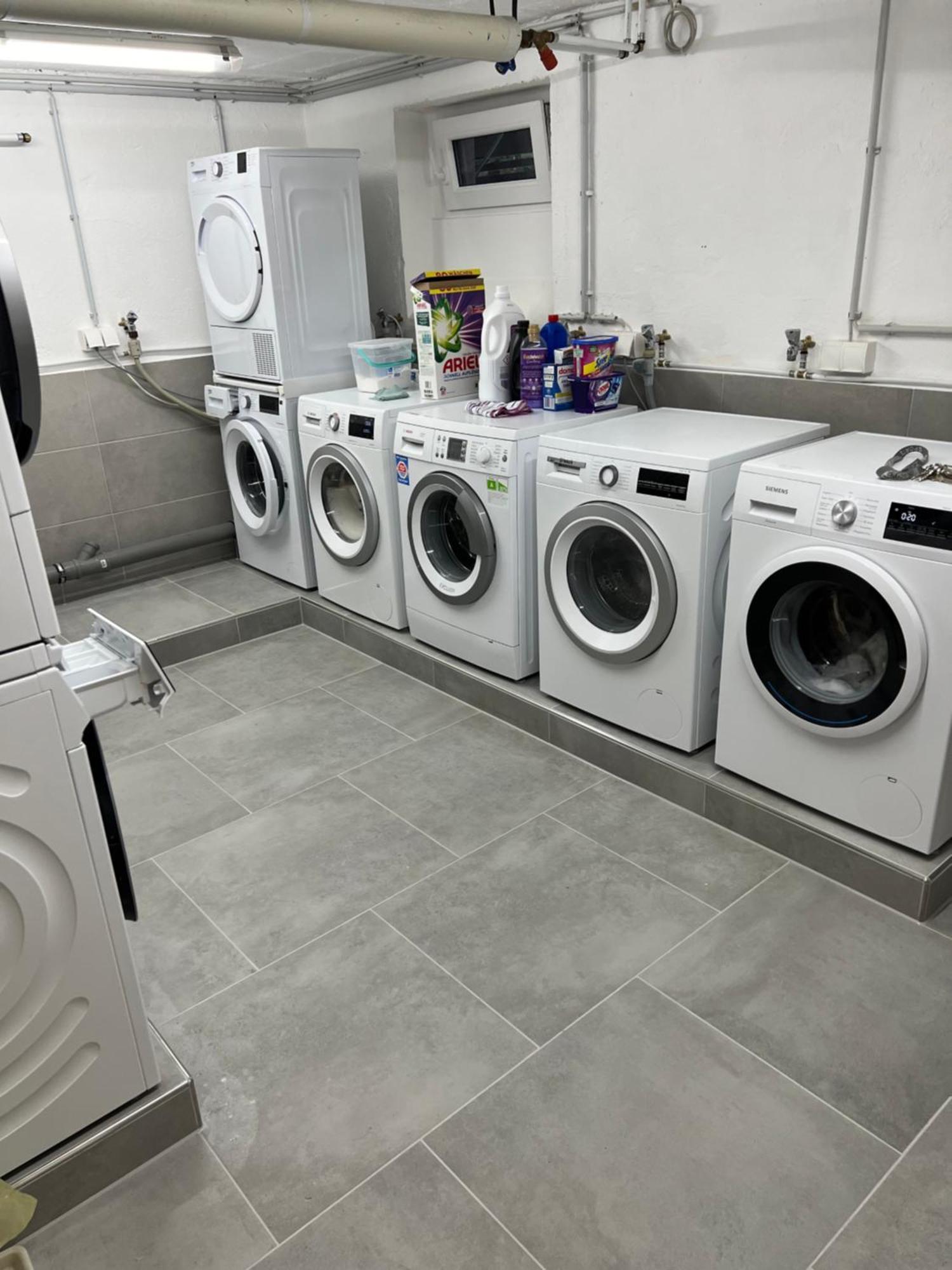 Grosse Gemuetliche Ferienwohnung Mit Klimaanlage, Parkplatz Inklusive Top ! Фюрт Екстер'єр фото