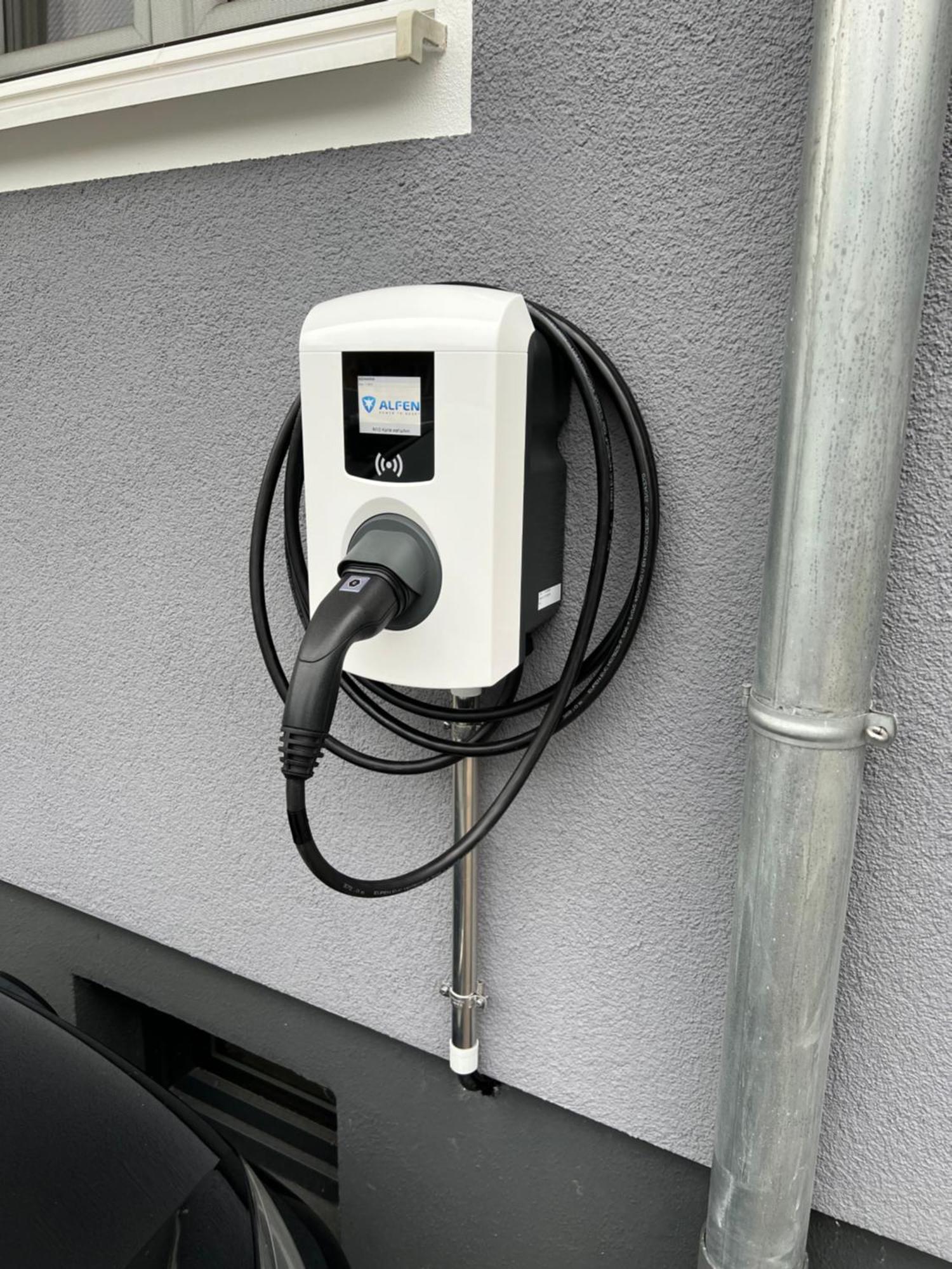 Grosse Gemuetliche Ferienwohnung Mit Klimaanlage, Parkplatz Inklusive Top ! Фюрт Екстер'єр фото