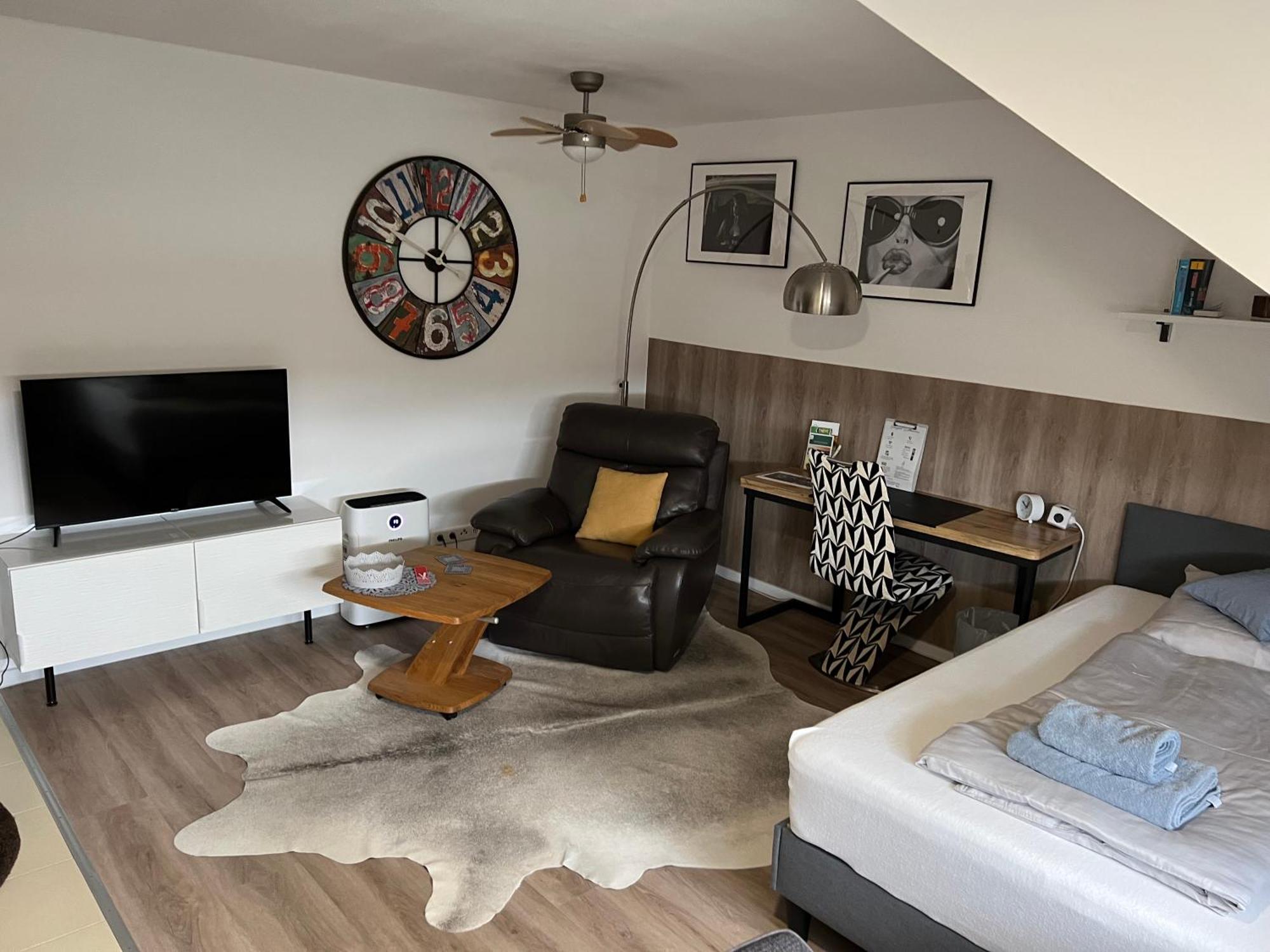 Grosse Gemuetliche Ferienwohnung Mit Klimaanlage, Parkplatz Inklusive Top ! Фюрт Екстер'єр фото