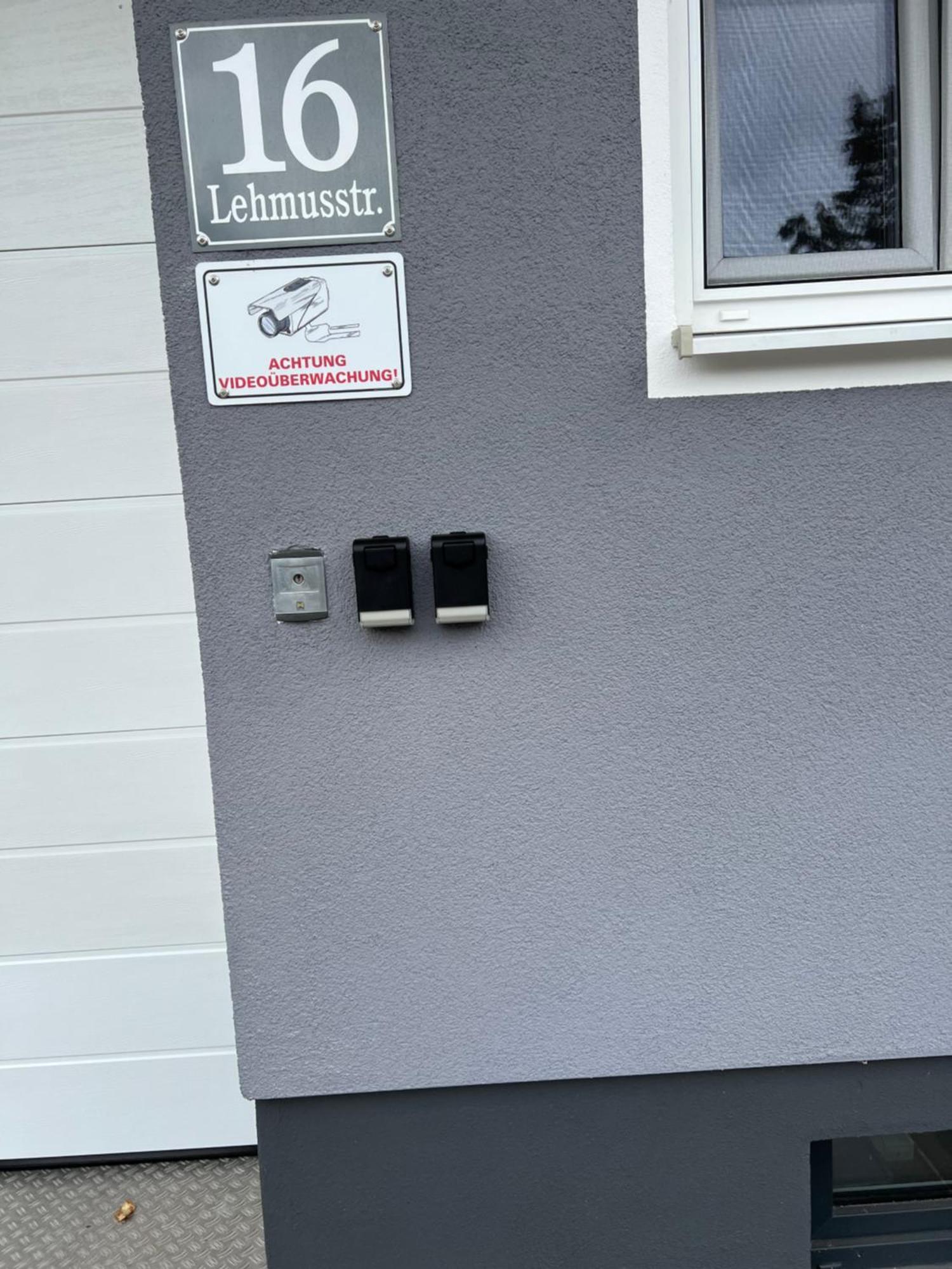 Grosse Gemuetliche Ferienwohnung Mit Klimaanlage, Parkplatz Inklusive Top ! Фюрт Екстер'єр фото