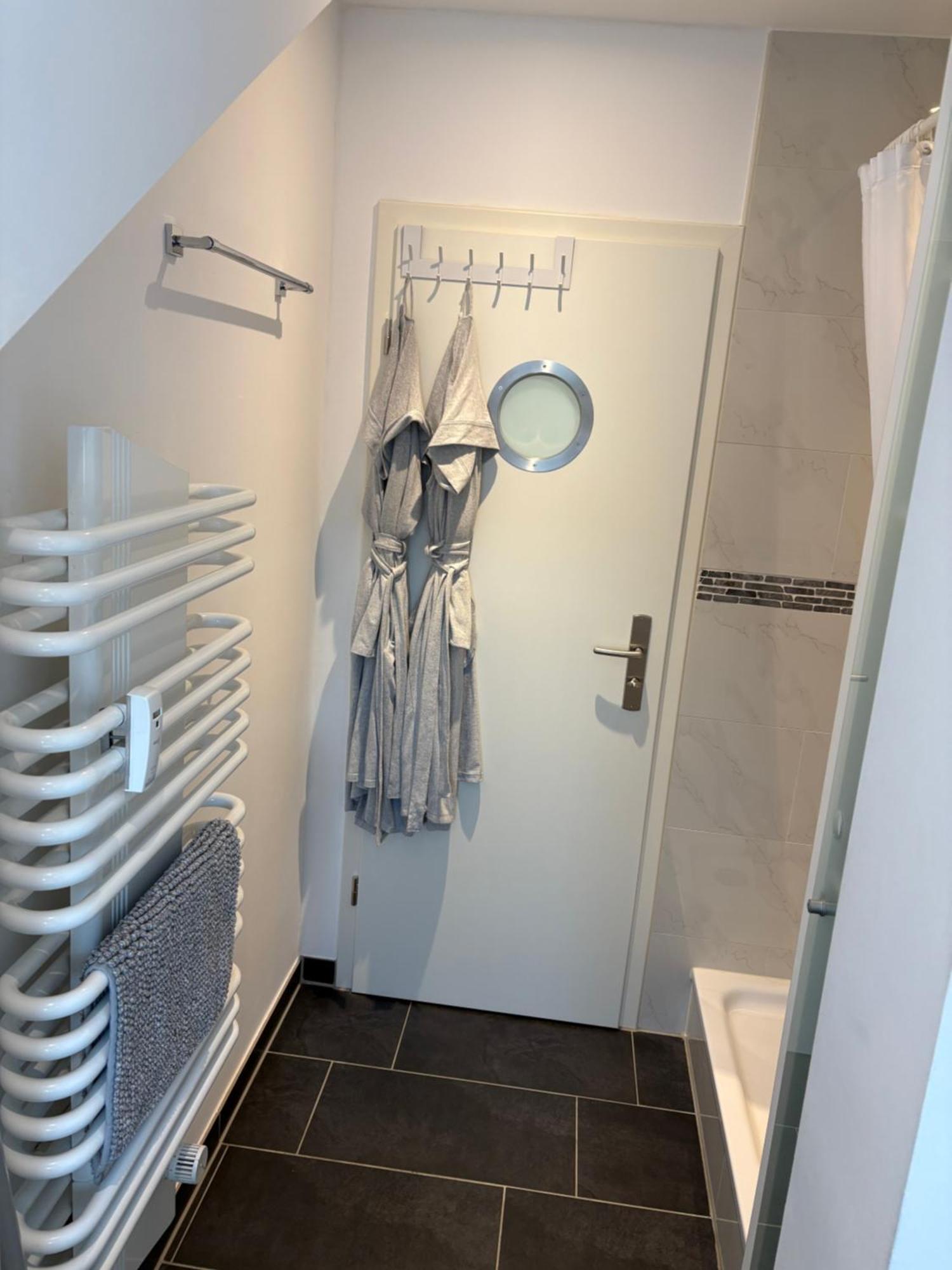 Grosse Gemuetliche Ferienwohnung Mit Klimaanlage, Parkplatz Inklusive Top ! Фюрт Екстер'єр фото