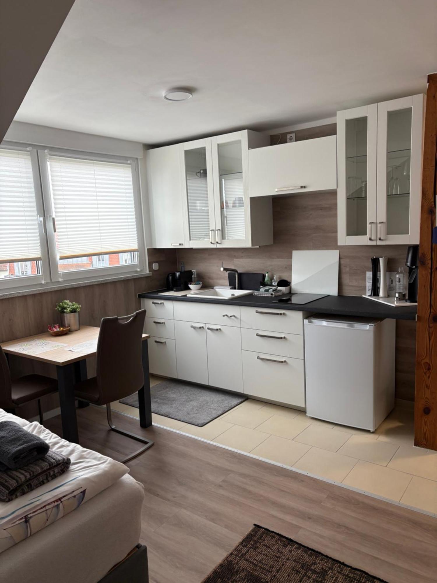 Grosse Gemuetliche Ferienwohnung Mit Klimaanlage, Parkplatz Inklusive Top ! Фюрт Екстер'єр фото
